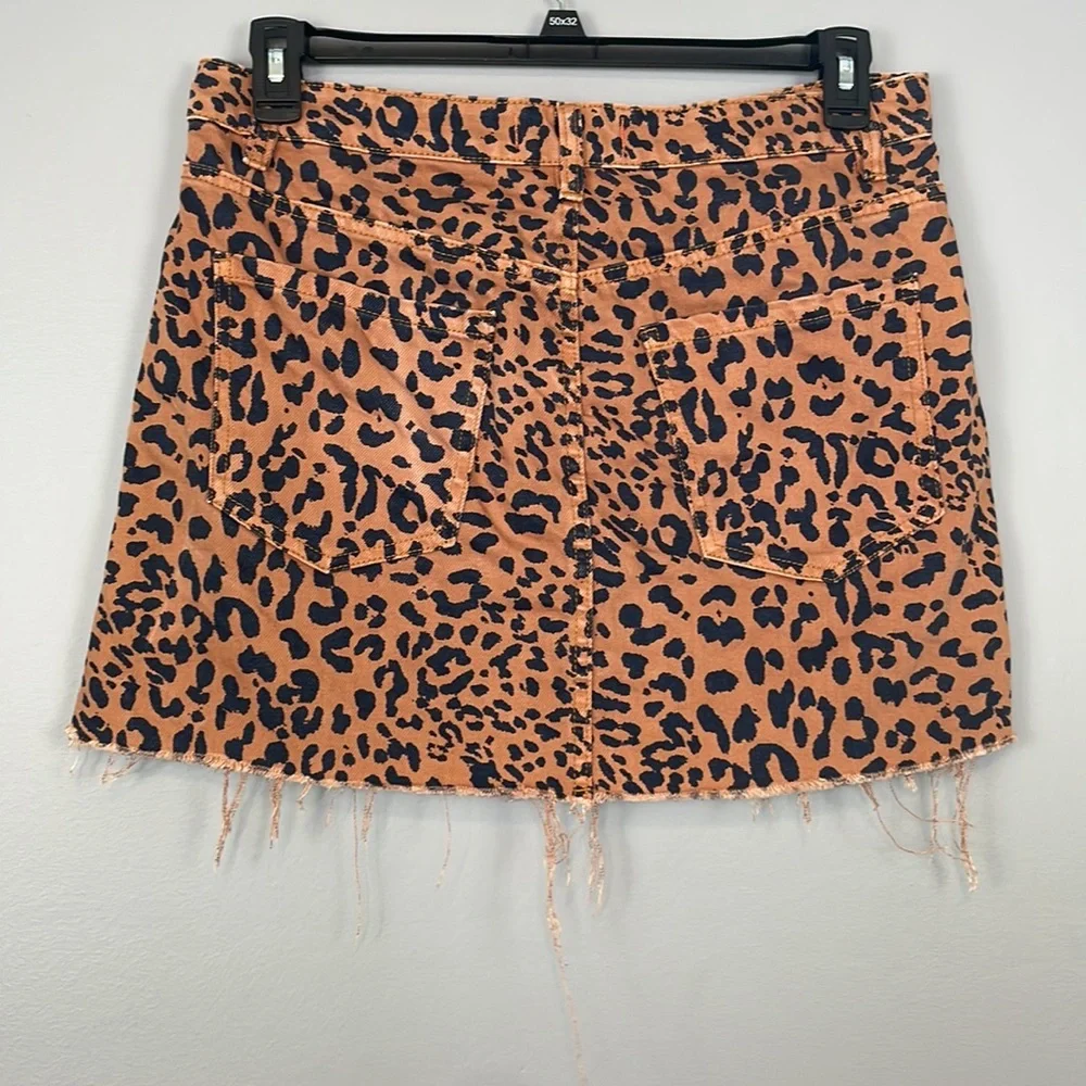Free People. We The Free Zip It Up Leopard Print Denim Mini Skirt. Size 30